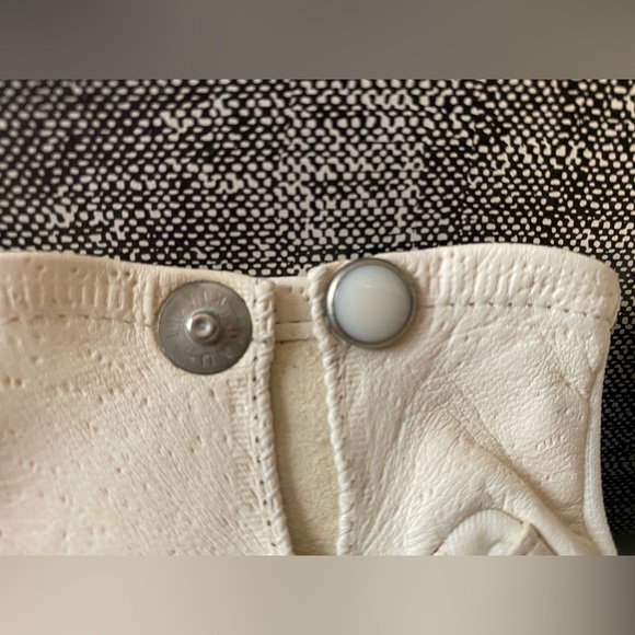 Vintage Ladies Leather gloves with pearl like snap in original Rothchild’s Box - Picture 12 of 16